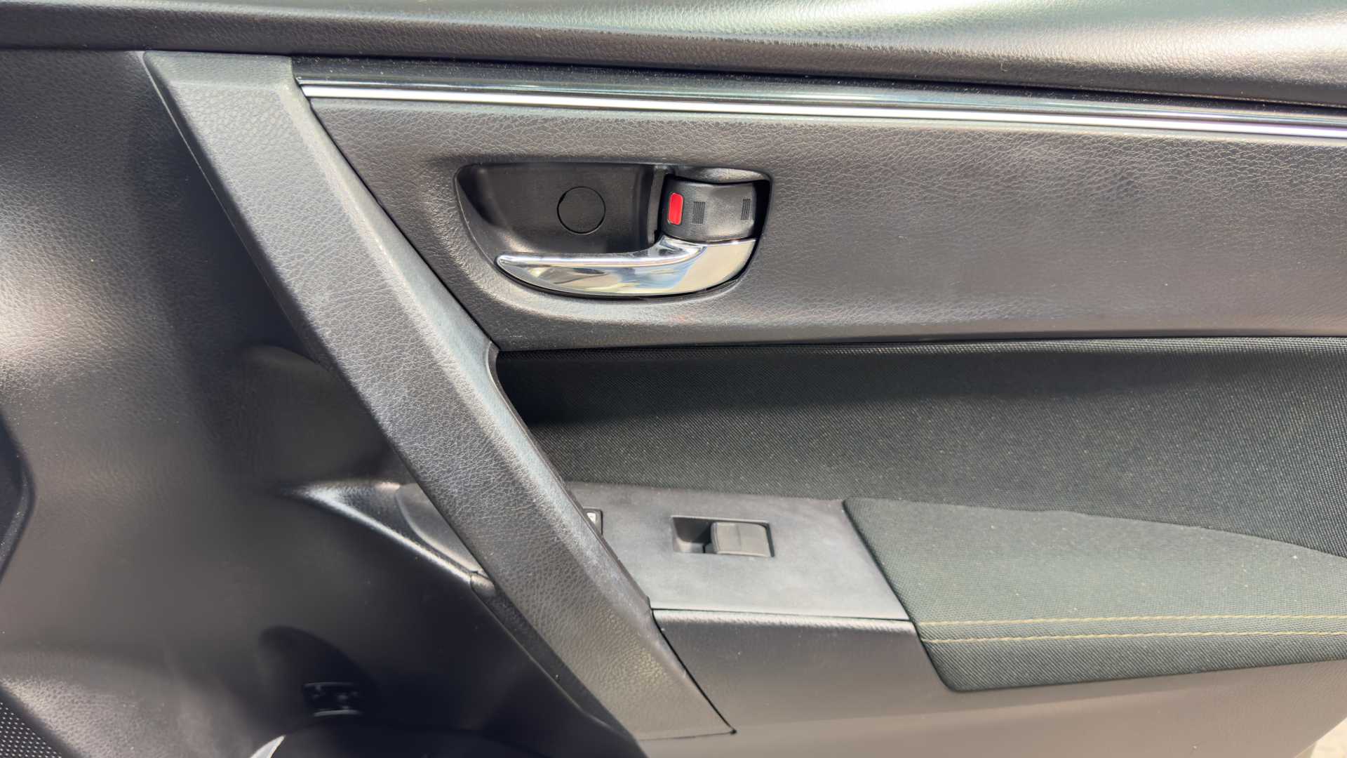2018 Toyota Corolla LE - Photo 12