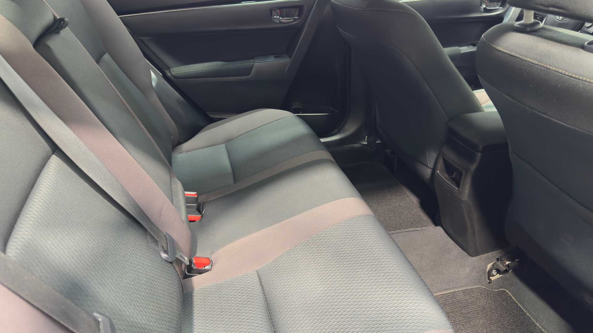 2018 Toyota Corolla LE - Photo 13