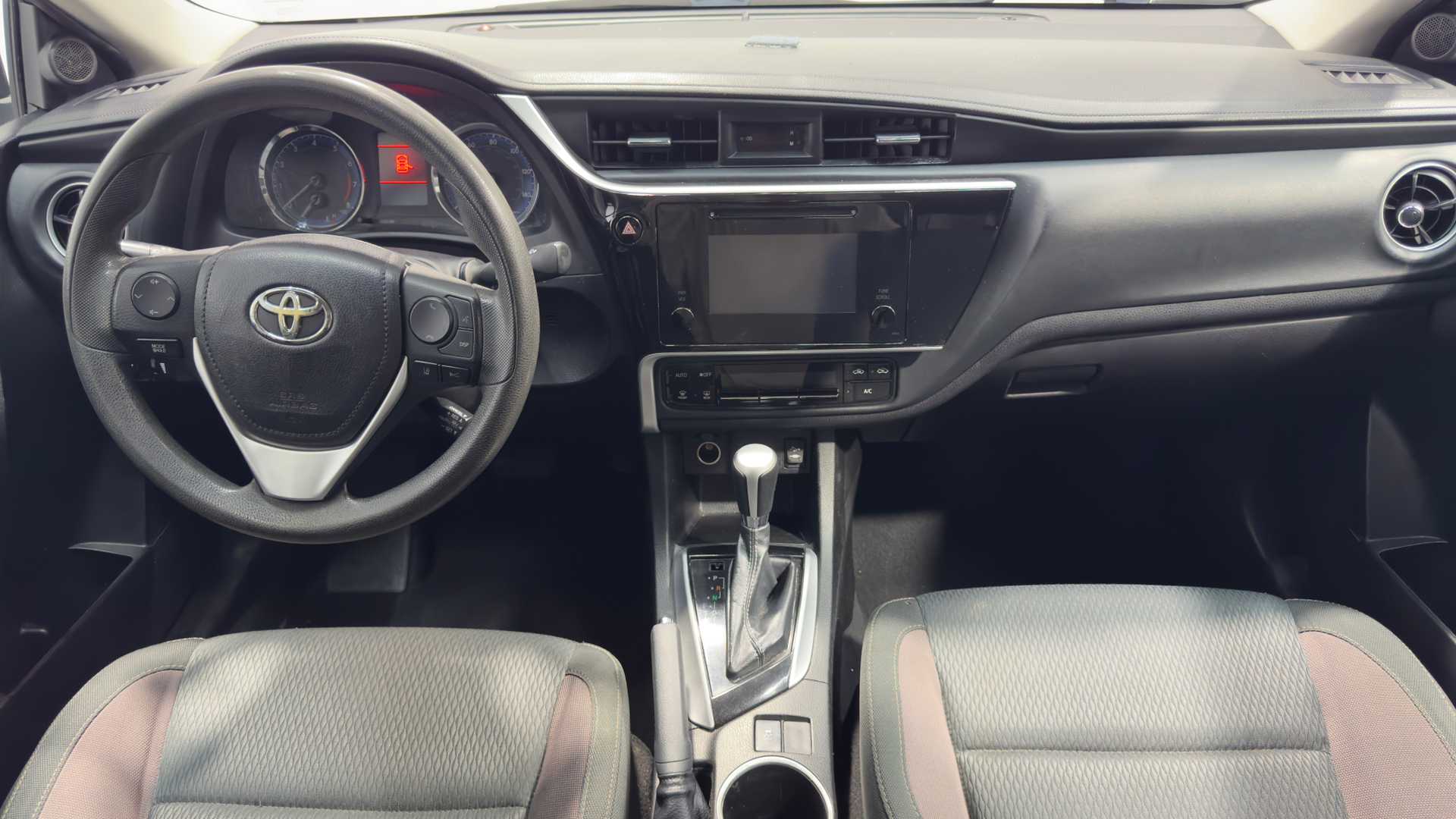 2018 Toyota Corolla LE - Photo 14