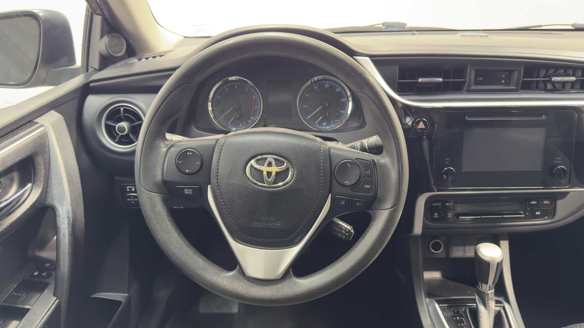 2018 Toyota Corolla LE - Photo 17