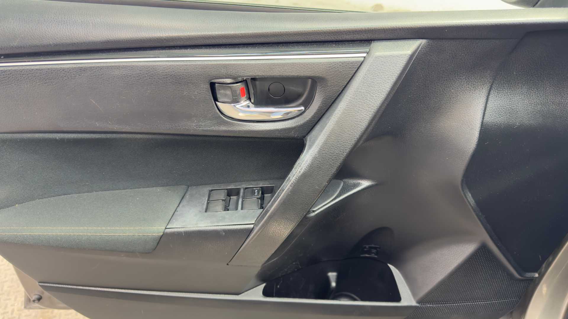 2018 Toyota Corolla LE - Photo 19