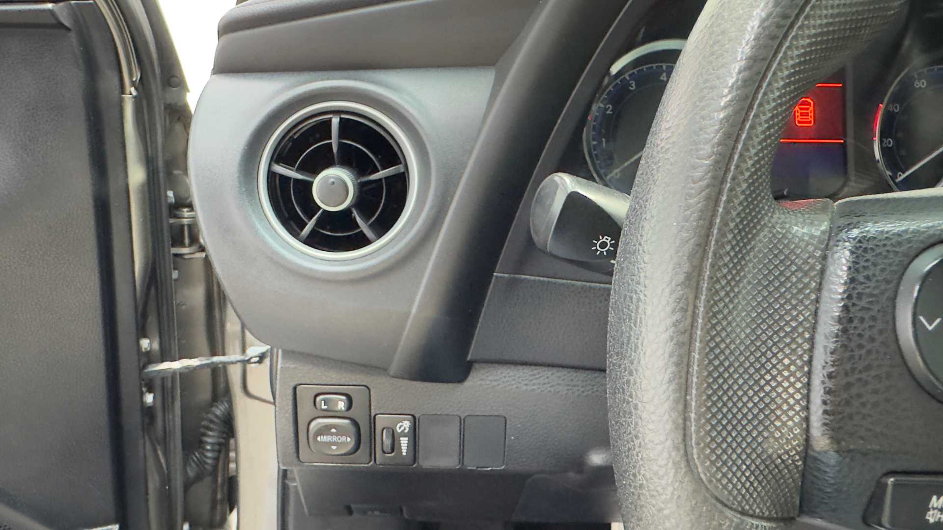 2018 Toyota Corolla LE - Photo 23